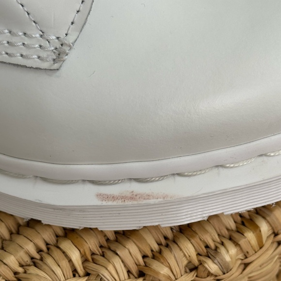 NWT Dr. Martens AirWalk - monochromatic white size US 7 - Picture 11 of 12